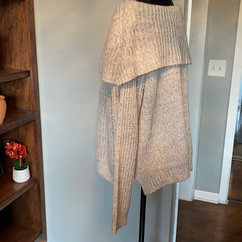 Sweater - Picture 4 of 5